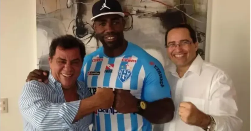 Gerônimo Mondragon (no meio), em 2012.