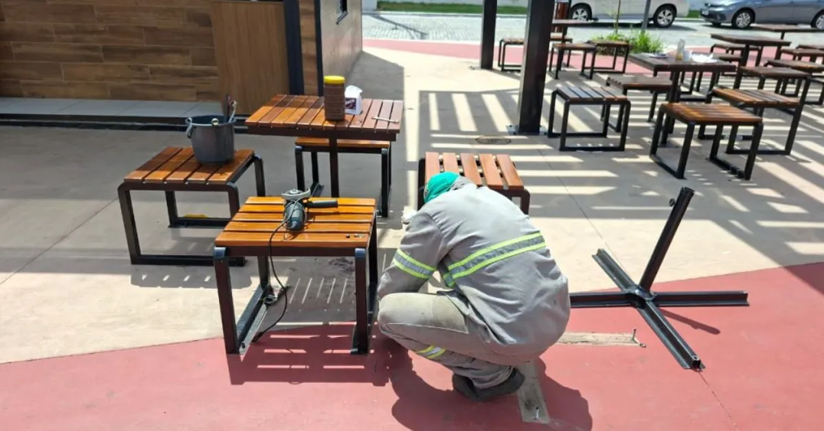 De acordo com a administração municipal, os trabalhos incluem a recomposição de estruturas danificadas e a instalação de novos equipamentos.