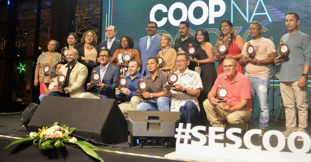 A noite também foi marcada por homenagens a cooperativas que se destacaram por suas ações e participação na COP30
