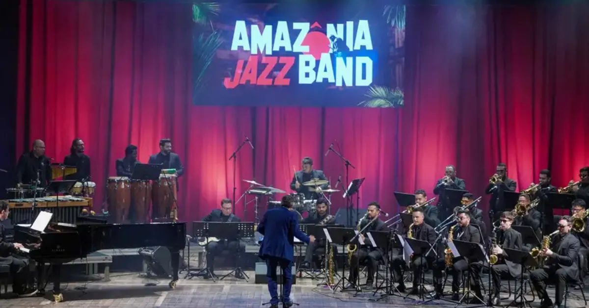 O espetáculo apresentou um repertório que combinou o jazz com ritmos tradicionais da região amazônica, como carimbó, lambada e merengue.