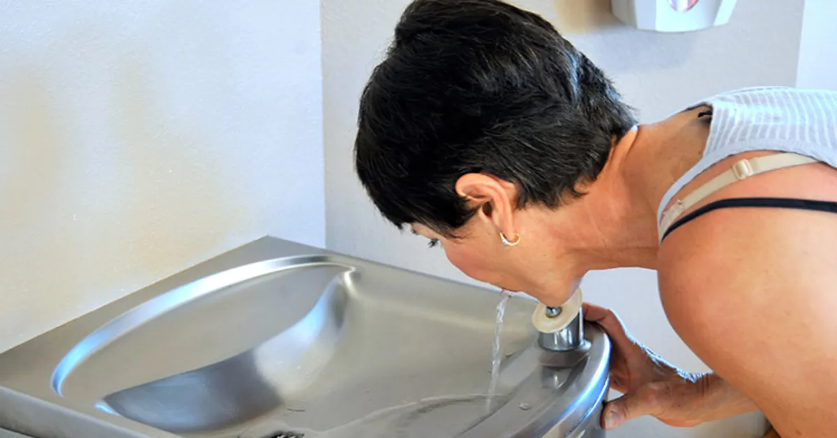 A análise foi conduzida por pesquisadores da Universidade Loma Linda, na Califórnia, que reuniram cerca de 70 estudos sobre a qualidade microbiológica de máquinas dispensadoras de água.