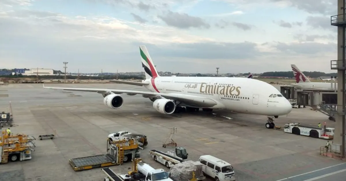 De acordo com a concessionária do aeroporto, a GRU Airport, as aeronaves pertencem às companhias Emirates e Qatar Airways