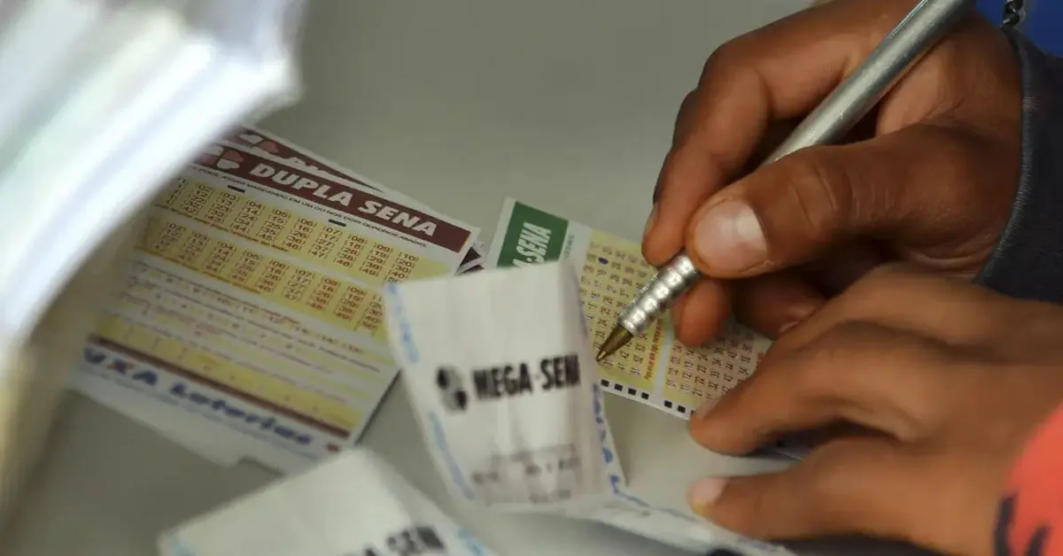 O sorteio vai ocorrer às 21h e terá transmissões ao vivo pelo canal da Caixa no YouTube e no Facebook das Loterias Caixa.