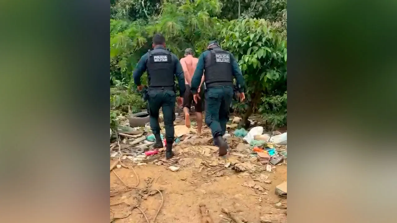 Após questionamentos, um dos envolvidos confessou participação no roubo da motocicleta e informou onde o veículo havia sido escondido