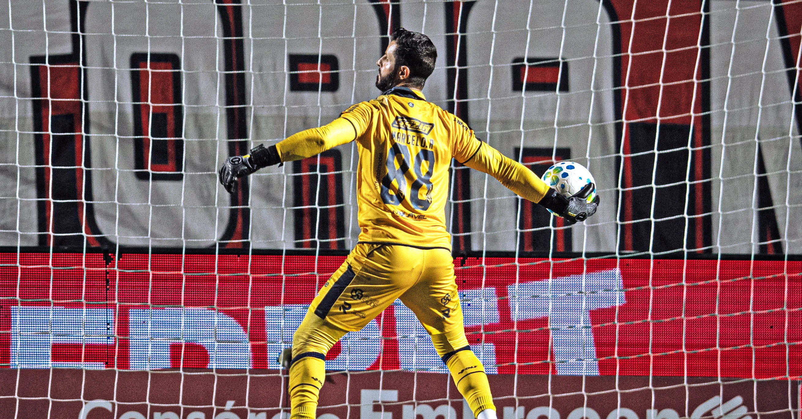 Arqueiro Marcelo Rangel falhou no primeiro gol.