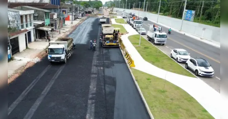 Rotatória elevada sobre o Canal São Joaquim em construção na Rua da Marinha.