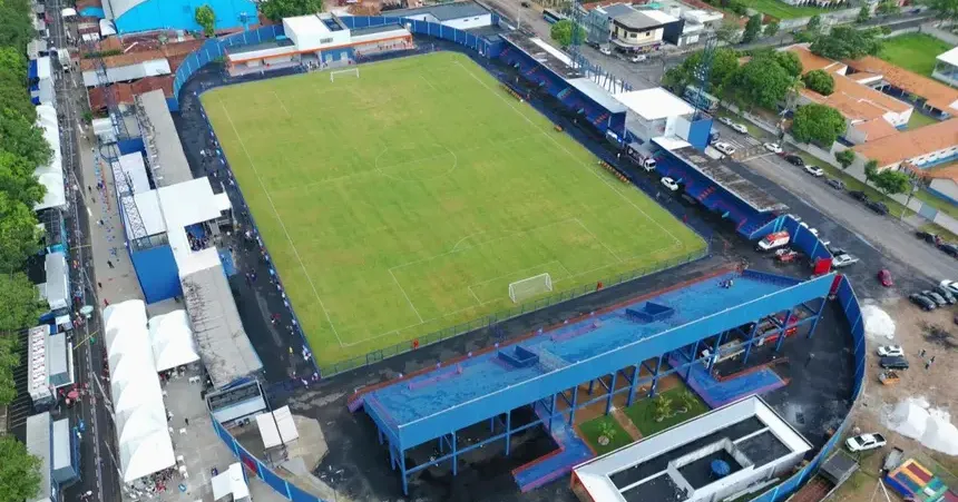 Modelão está reformado e em boas condições de jogos