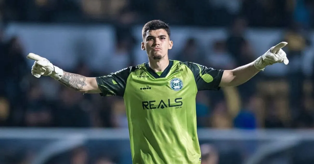 Goleiro foi o grande destaque do título da Série B, ficando 17 jogos sem sofrer gols