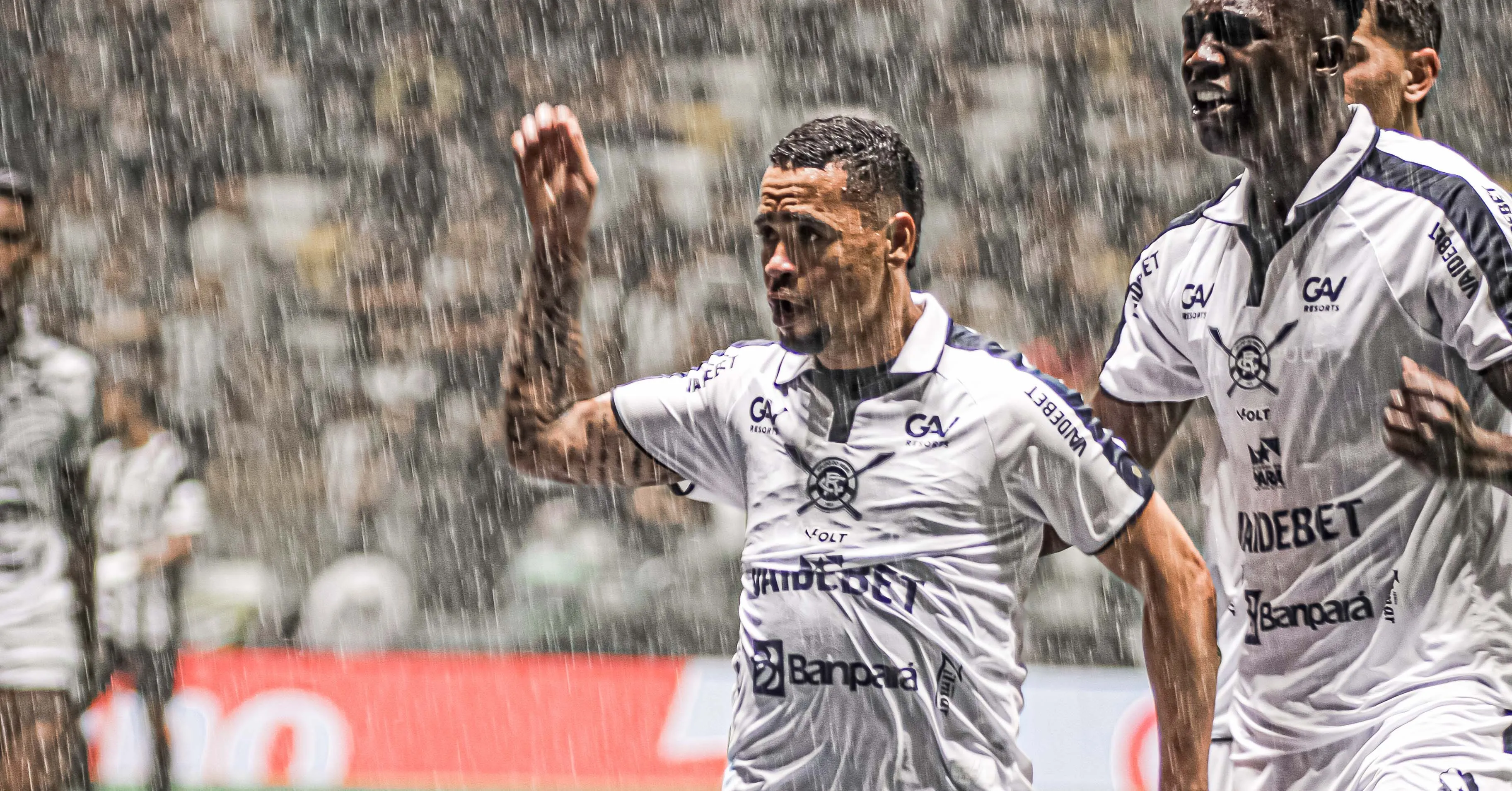 Pikachu empatou o jogo quando o Leão perdia por 2 a 1