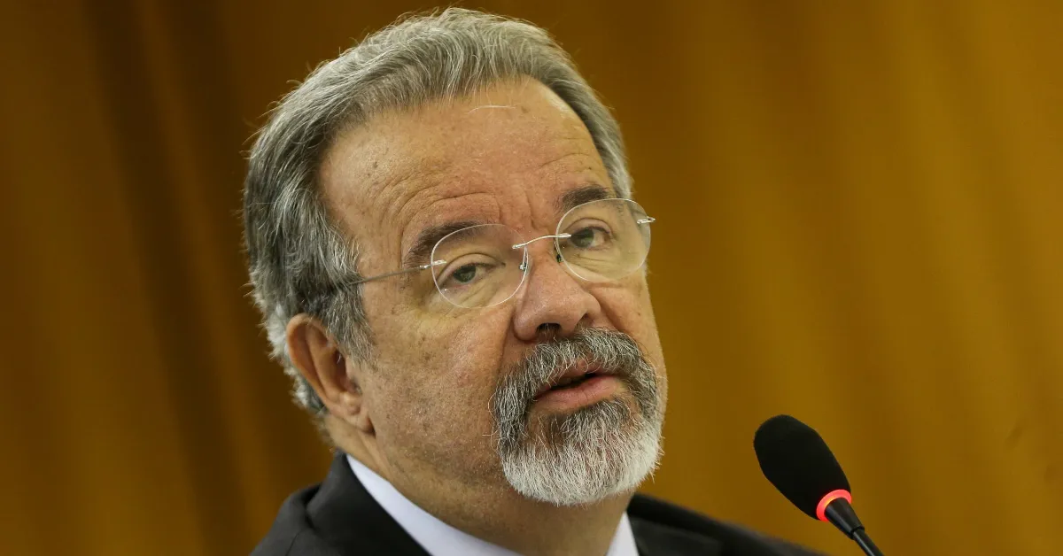 Figura importante na política nacional, Raul Jungmann deixou legado em áreas como segurança pública, defesa e reforma agrária.