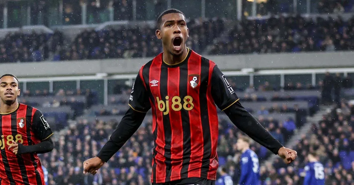 Ex-Vasco começa com tudo na Inglaterra