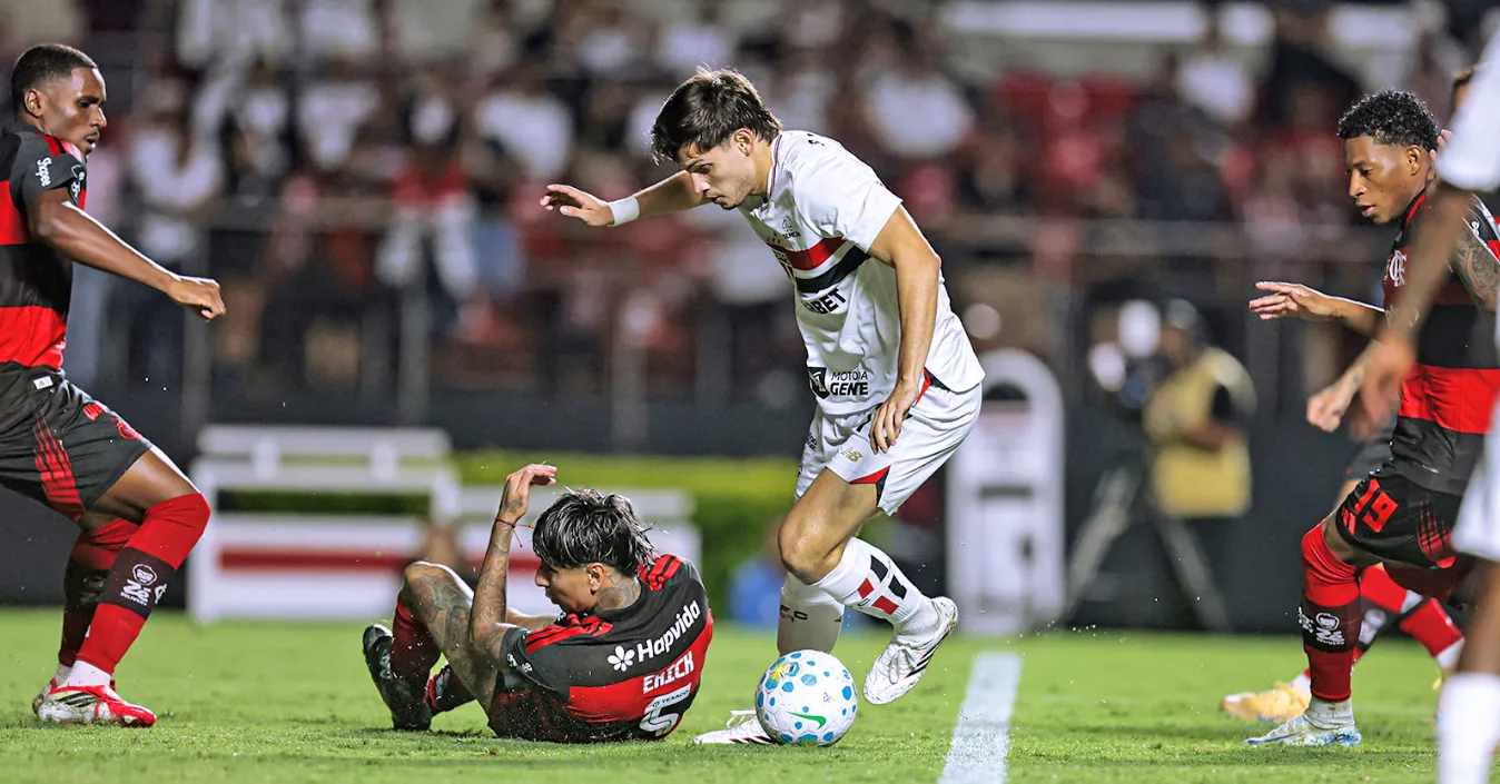 Tricolor venceu de virada e largou bem no Brasileirão