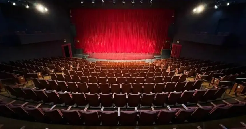 Teatro Margarida Schivasappa completa 39 anos.