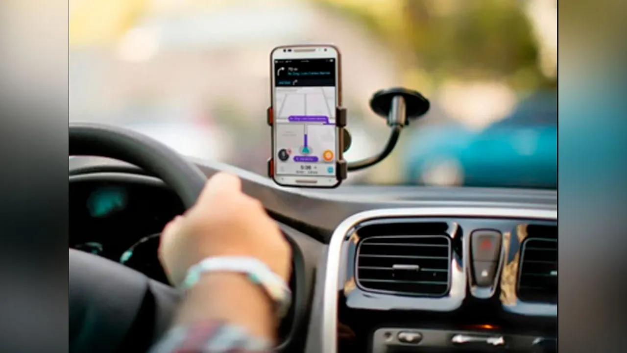 Interior de veículo com QR Code para pagamento; modalidade foi utilizada para a transferência do valor irregular.