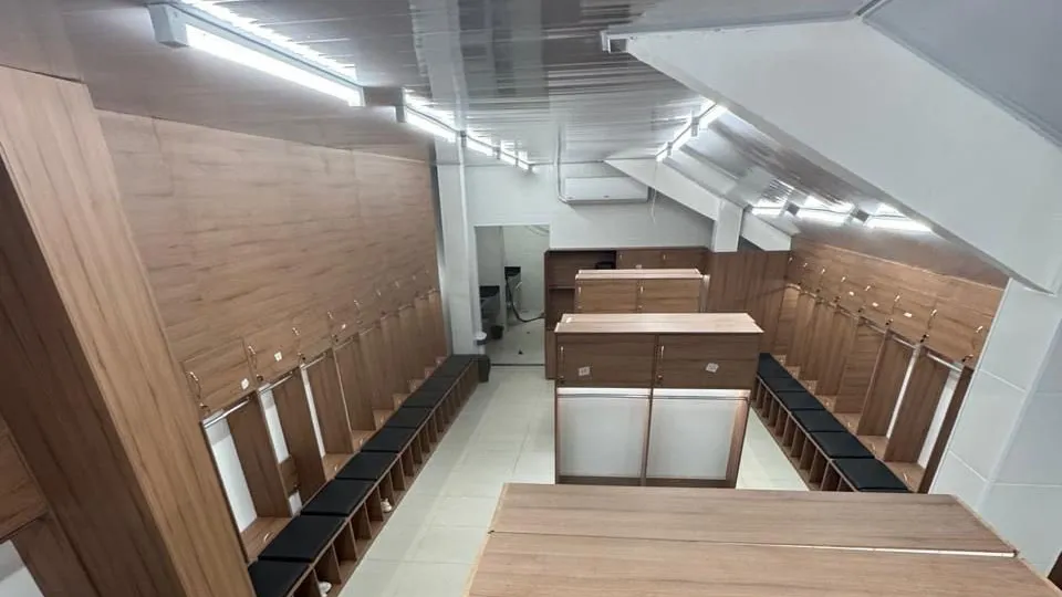 O Clube do Remo investe na modernização do estádio Baenão, com reformas no vestiário e refeitório, visando melhorar as condições para atletas e funcionários.