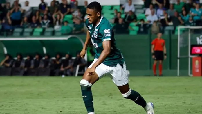 Clube do Remo encerra negociações por atacante Jajá após exigências financeiras do Goiás