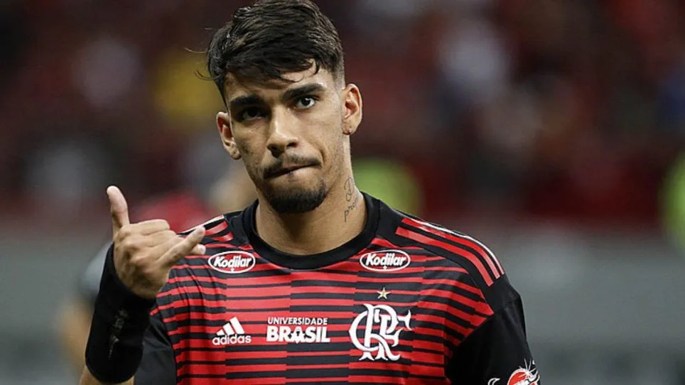 Flamengo avança em negociações para trazer Lucas Paquetá de volta, mas enfrenta desafios financeiros