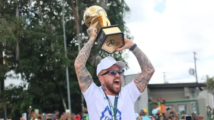 Rossi e Paysandu encerram relação após litígio judicial. Artilheiro do clube, atacante teve desempenho afetado por lesões e rescindiu contrato.