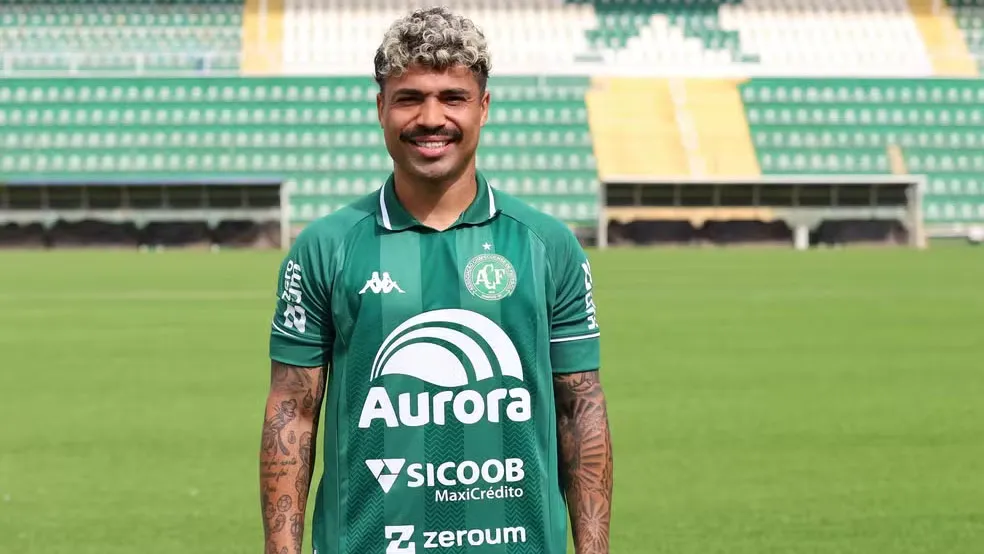 Chapecoense e Márcio Júnior encerram contrato; meia pode reforçar o Paysandu