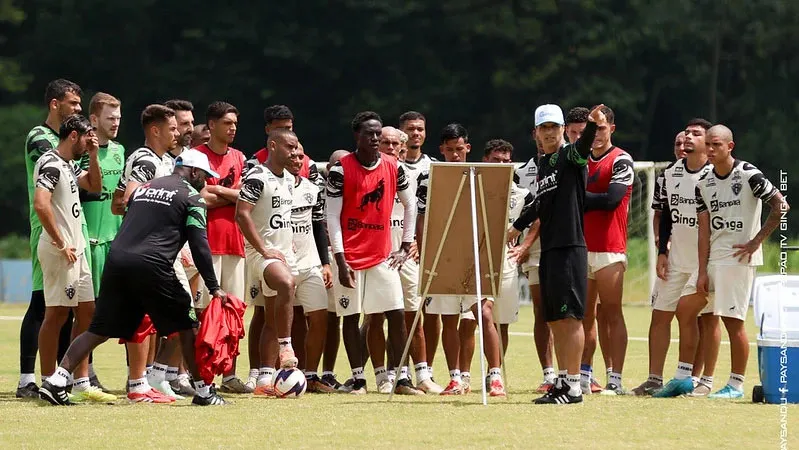 Paysandu enfrenta desafios e aposta em jovens da base para sequência da temporada