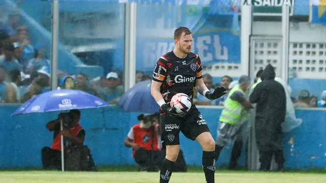 Jean Drosny brilha em estreia pelo Paysandu com vitória e sem gols sofridos