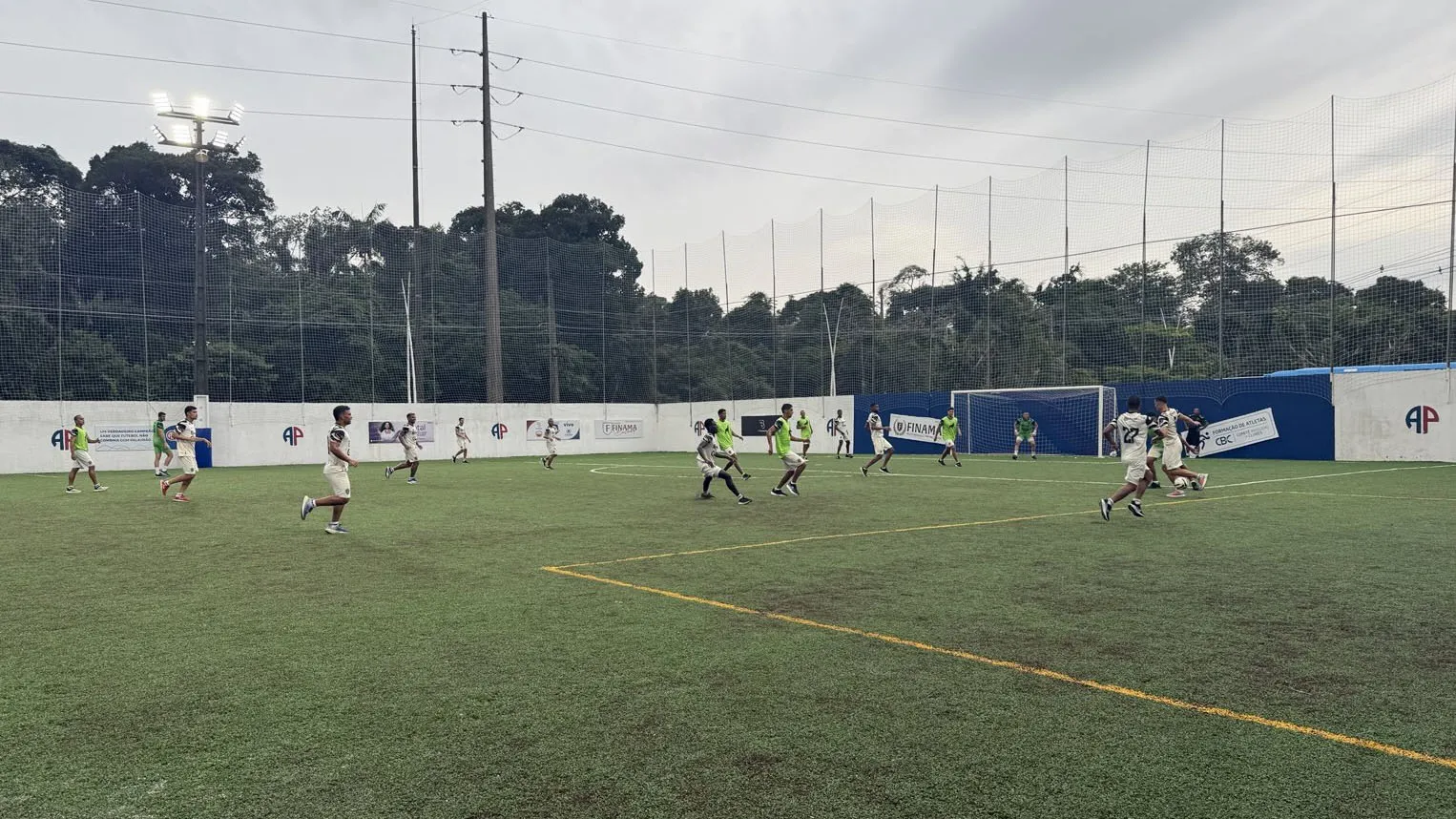 Paysandu intercala atividades no CT e diversos campos em Belém