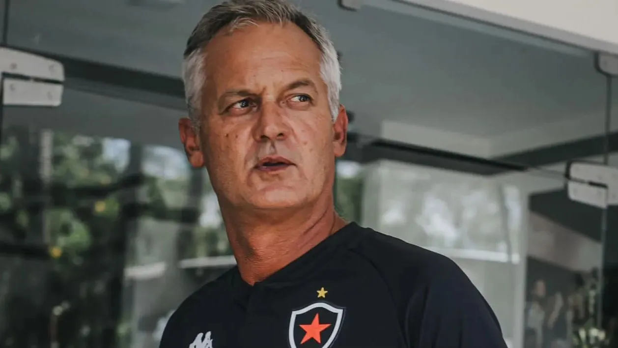 Botafogo-PB contrata o folclórico Lisca Doido em busca de recuperação no Campeonato Paraibano