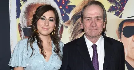 Victoria Jones e Tommy Lee Jones em 2017