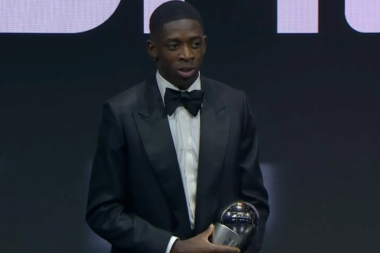 Ousmane Dembélé é o melhor jogador do mundo em 2025 da Fifa. O atleta do Paris Saint-Germain foi eleito como o melhor da temporada nesta terça-feira (15), durante o prêmio The Best 2025, realizado em Doha, no Catar. O atacante já havia vencido a Bola de Ouro, da France Football.