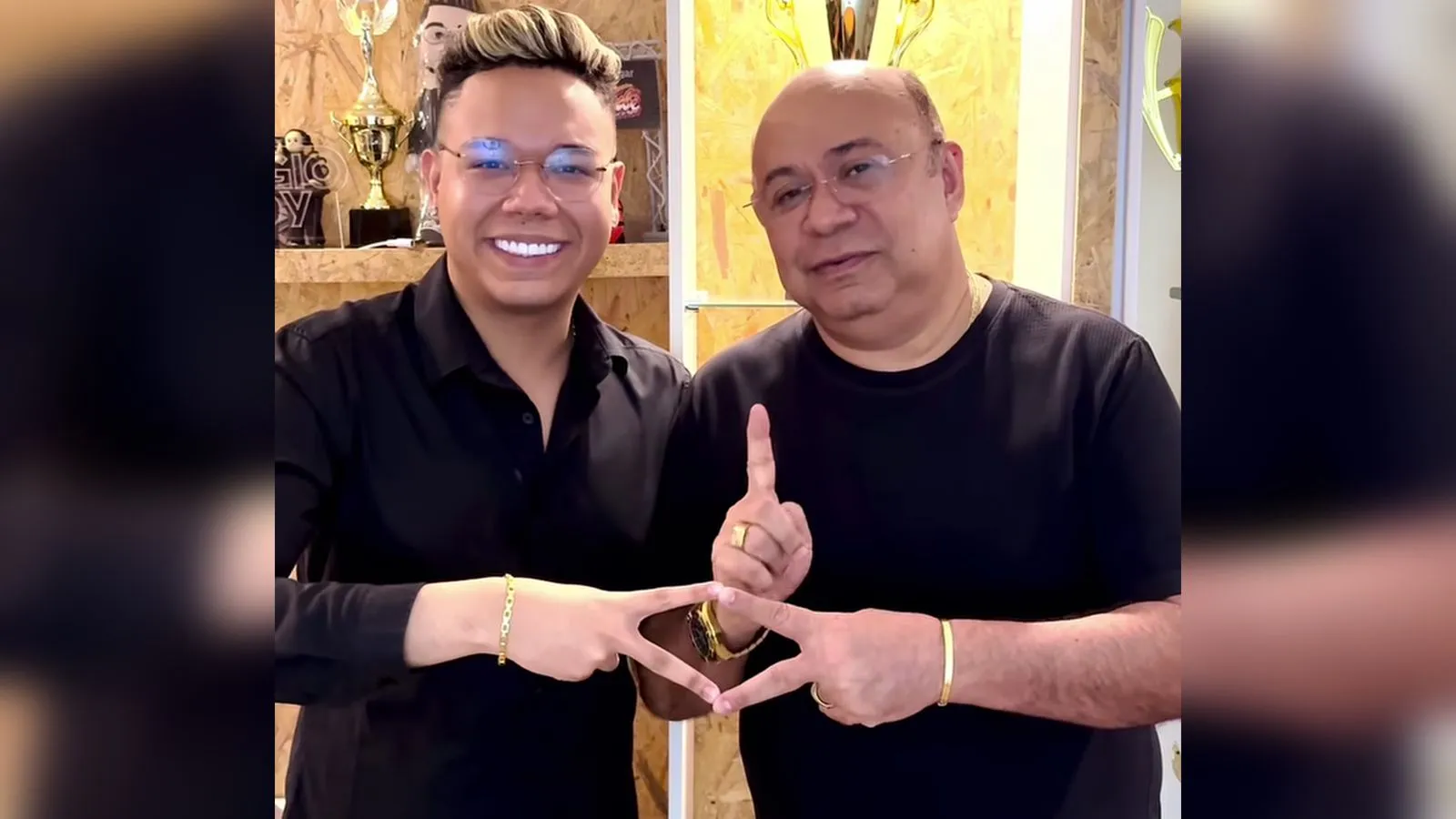 O anúncio foi feito em vídeo publicado nas redes sociais, no qual pai e filho apareceram juntos.