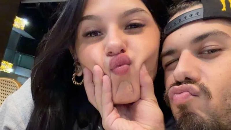 Ana Castela e Zé Felipe começaram a ser vistos juntos em agosto, mas só assumiram um namoro em outubro.