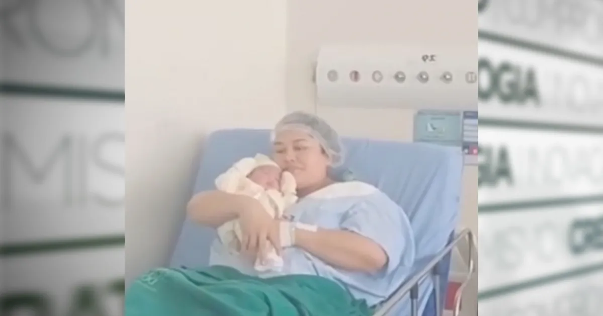 A mãe, Soraya, também está em bom estado de saúde e demonstrou alegria com a chegada do bebê.