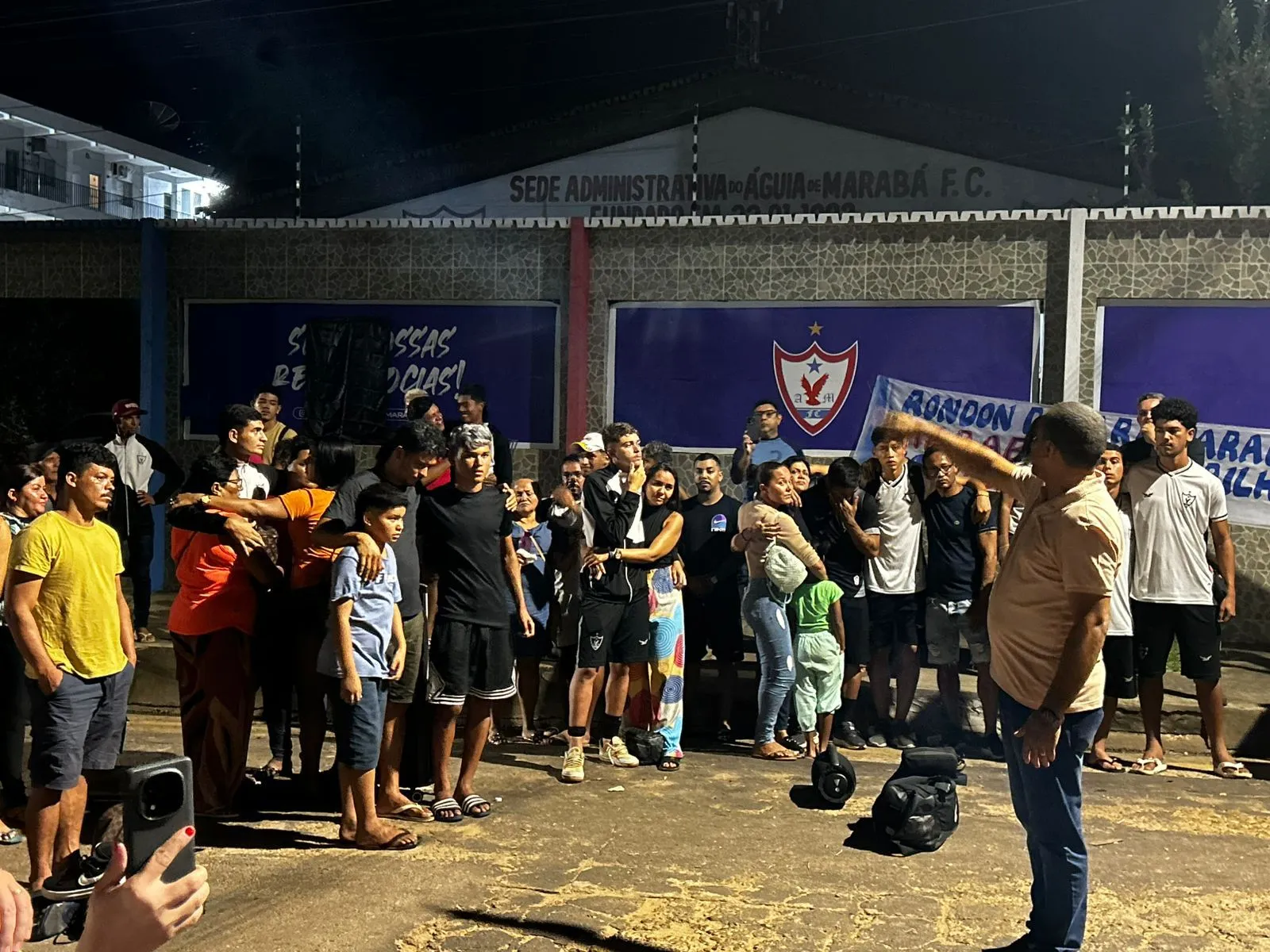 Delegação do Águia de Marabá foi recebida sob forte comoção após acidente.