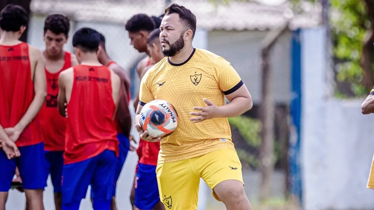 Hecton tinha apenas 33 anos e morreu na noite de quinta-feira (15), vítima do grave acidente envolvendo o ônibus que transportava a delegação sub-20 do Águia de Marabá.