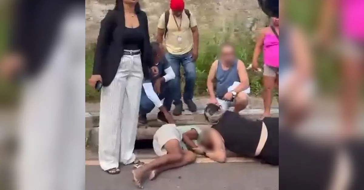 Colisão entre caminhão e carro de passeio na Avenida João Paulo II, em Ananindeua, deixou uma idosa ferida na manhã desta segunda-feira (26).