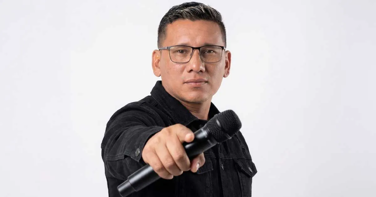 "Meu objetivo é fazer o público cantar, dançar e se identificar com cada música. A pista é o termômetro do nosso trabalho’", afirma o DJ.