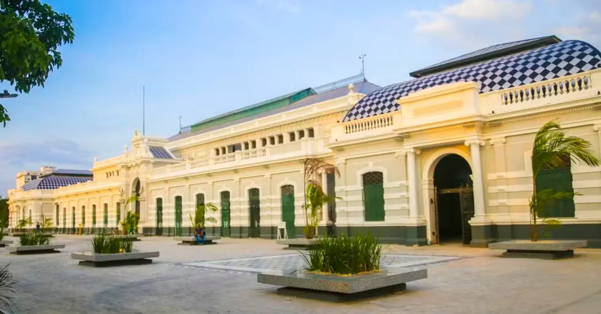 Passeio educativo termina no Mercado de São Brás, espaço emblemático da formação urbana e cultural da capital paraense.