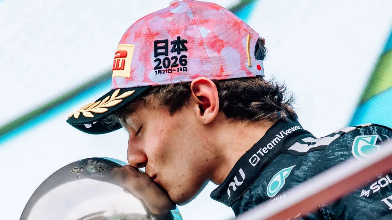 Pilotando pela Mercedes, o italiano de apenas 19 anos conquistou sua segunda vitória consecutiva na temporada.