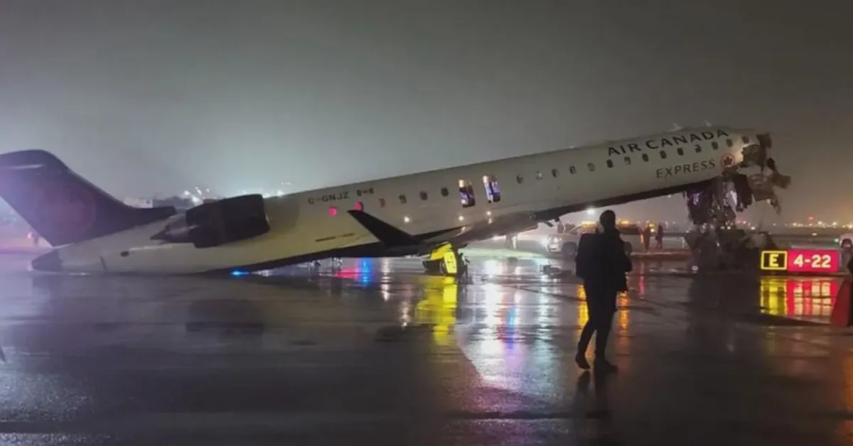 Colisão entre avião e caminhão de bombeiros deixa mortos e dezenas de feridos em Nova York.