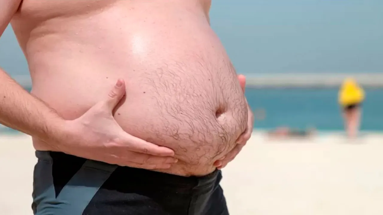 Alimentos ricos em fibras e proteínas magras, como legumes e peixes, são aliados essenciais para promover a saciedade e reduzir o estoque de gordura entre os órgãos.