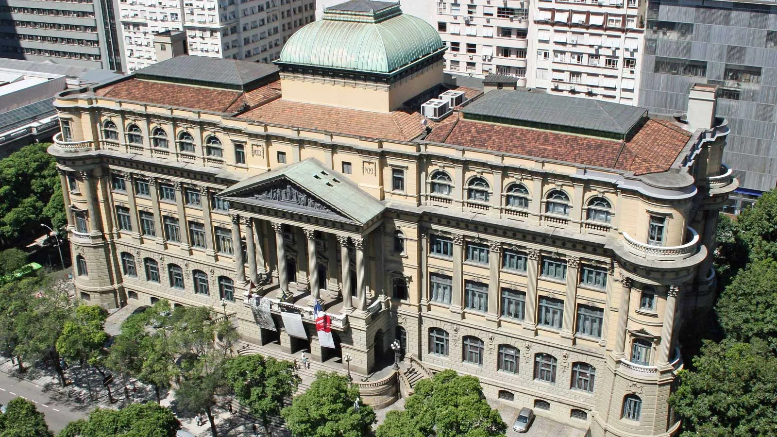 A Fundação Biblioteca Nacional, no Rio de Janeiro, abriga um dos maiores acervos de histórias em quadrinhos do mundo e agora oficializa o gênero em sua premiação.