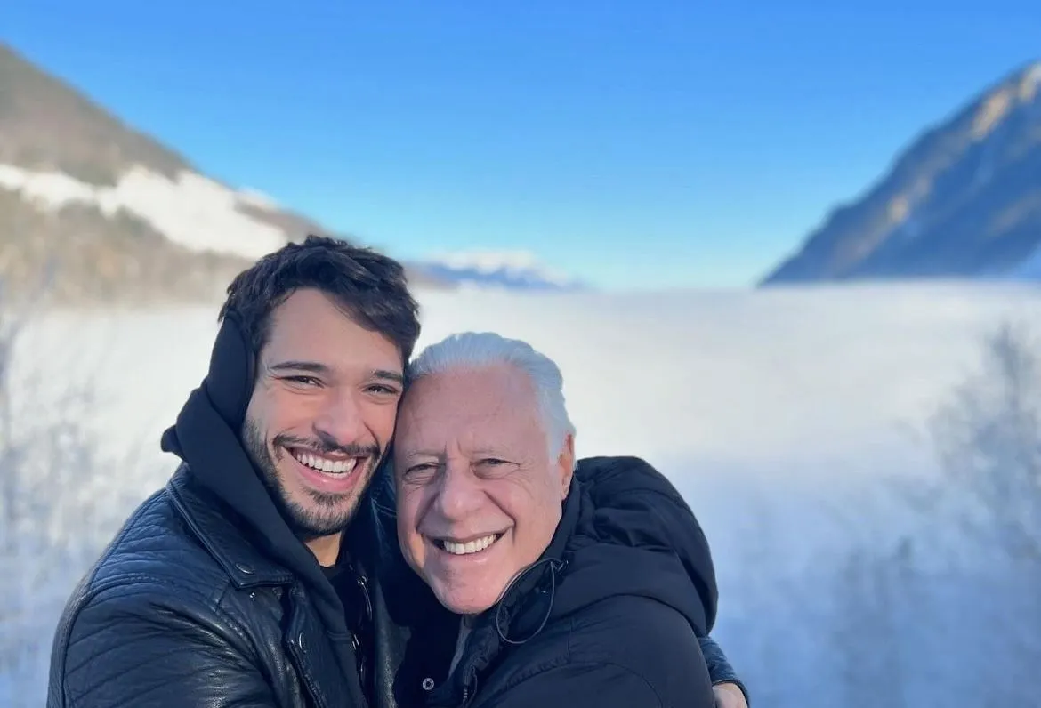 Bruno Fagundes, filho de Antônio Fagundes, iniciou o novo relacionamento após o término com o arquiteto Thales Lucchesi.