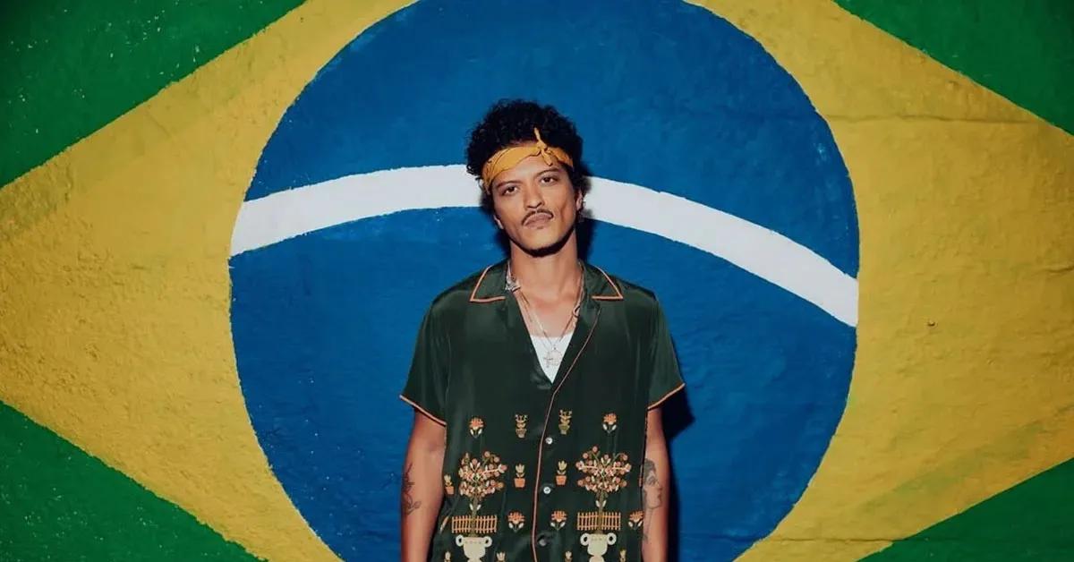 O cantor Bruno Mars foi detonado por internautas por conta do passado de Chris Bown, que te histórico de agressão contra a ex-companheira, a cantora Rihanna.