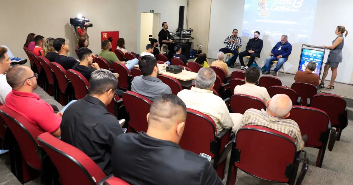 Debate do Troféu Camisa 13 reuniu jornalistas de diferentes gerações no auditório do Grupo RBA para discutir os desafios, a nova linguagem e o futuro do jornalismo esportivo paraense em meio às transformações digitais.