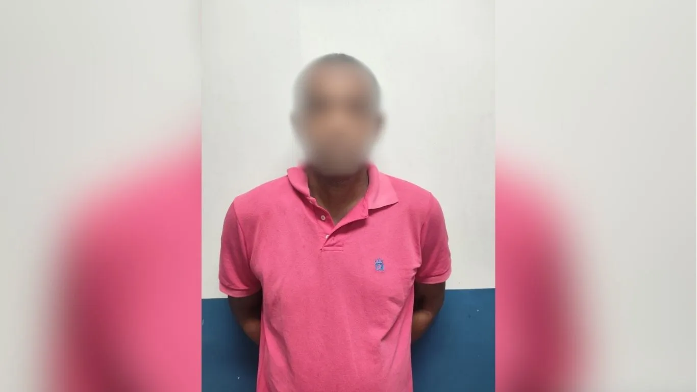 Um homem foi preso em flagrante na noite deste sábado (7) após agredir a companheira e tentar enfrentar uma guarnição da Polícia Militar