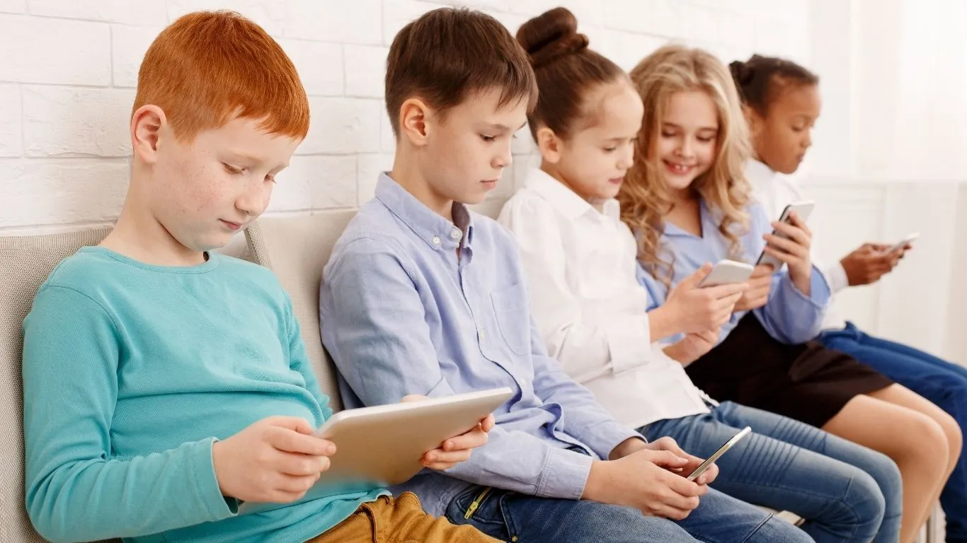 A fiscalização do cumprimento das novas diretrizes será acompanhada por órgãos de proteção à infância e pelo Ministério Público.