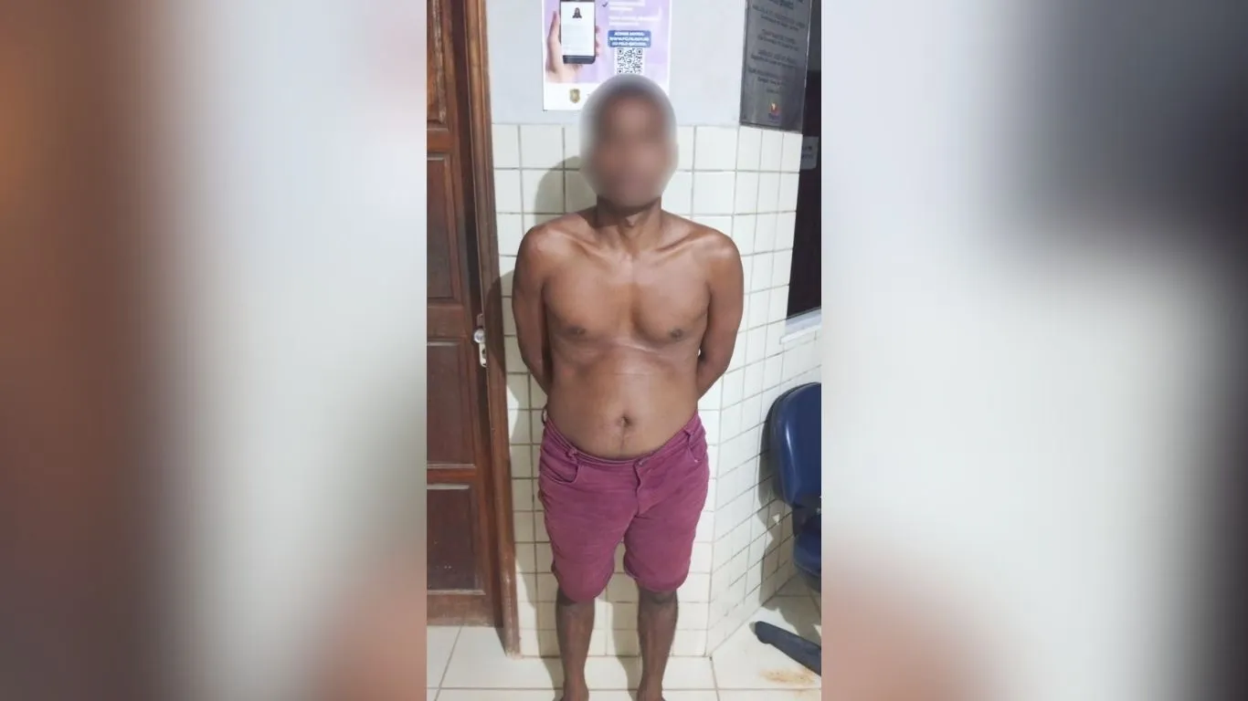 A denúncia indicava que o suspeito estaria na região e possuía mandado de prisão em aberto