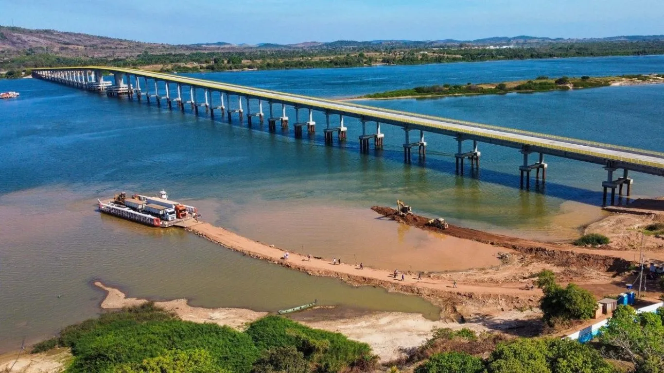 A ponte sobre o Rio Araguaia, localizada na BR-230