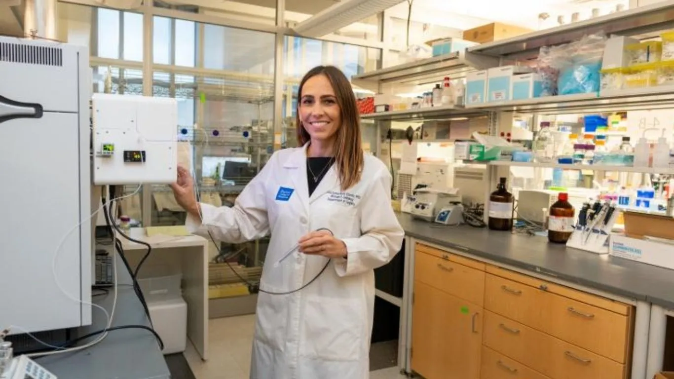 A pesquisadora Lívia Eberlin, que lidera o projeto