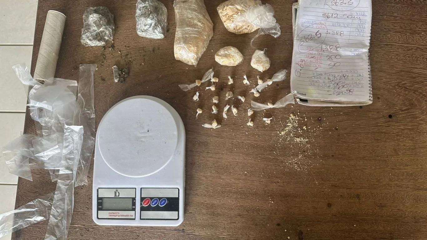 Uma operação da Polícia Militar resultou, na tarde desta terça-feira (31), na prisão de um homem, conhecido pela alcunha de “Matuê”